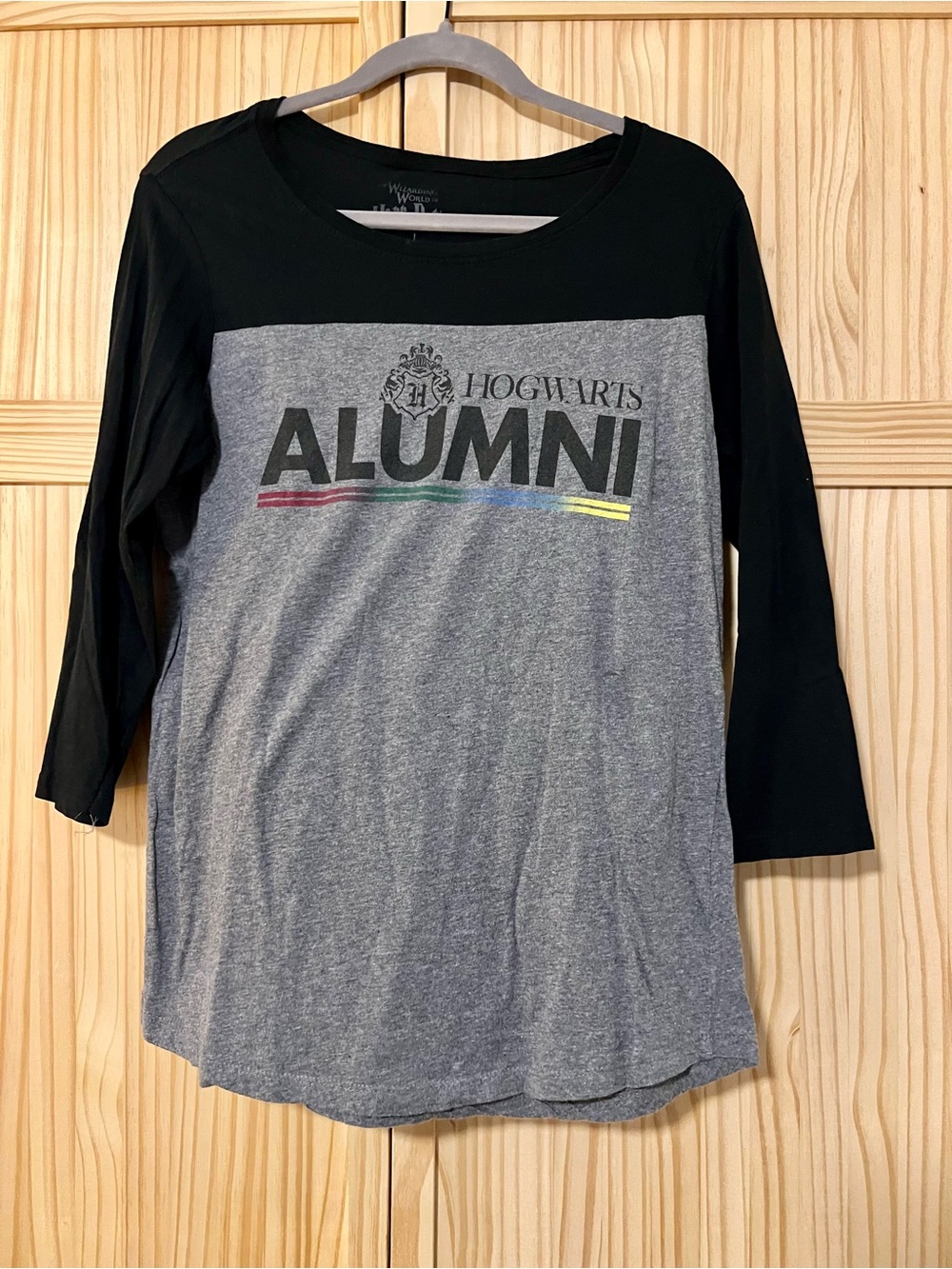 Hogwarts Alumni Raglan Tee - Gray & Black